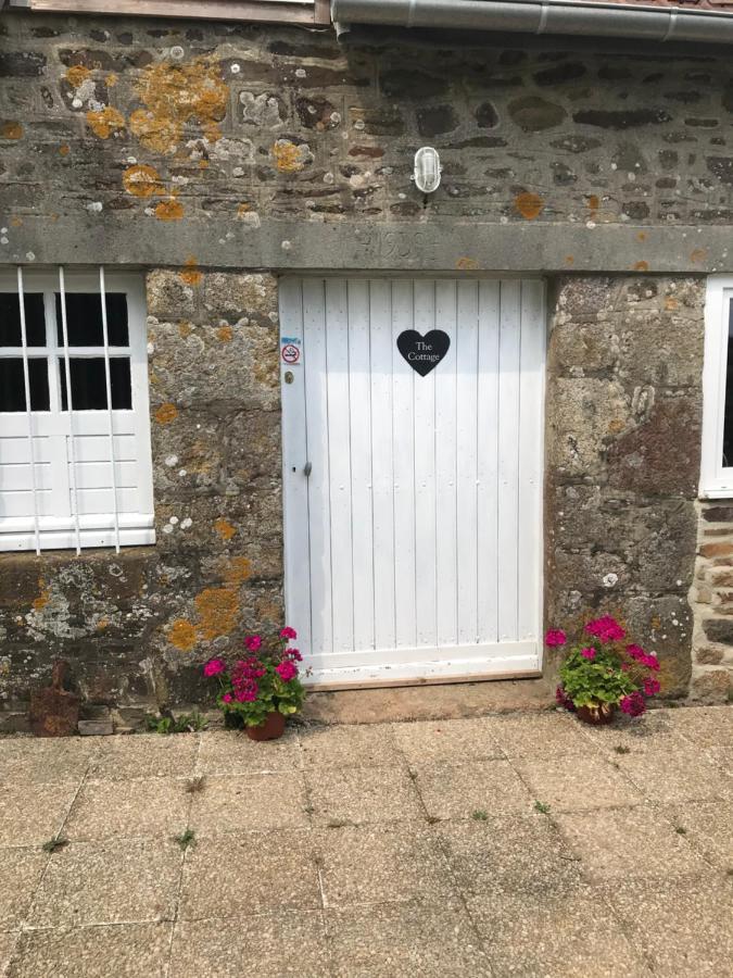 Ferme De Noyes Cottage Sourdeval Екстериор снимка