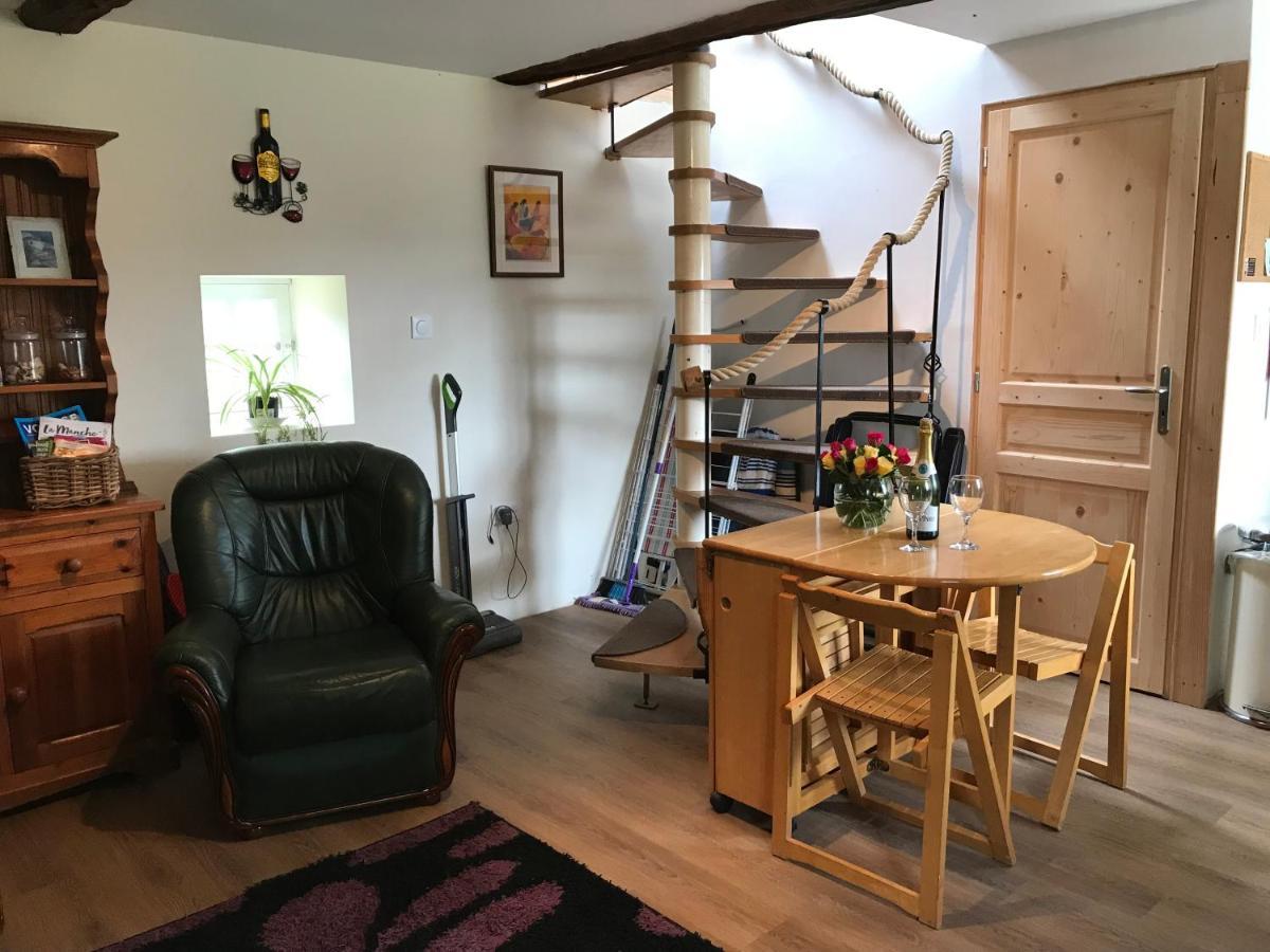 Ferme De Noyes Cottage Sourdeval Екстериор снимка